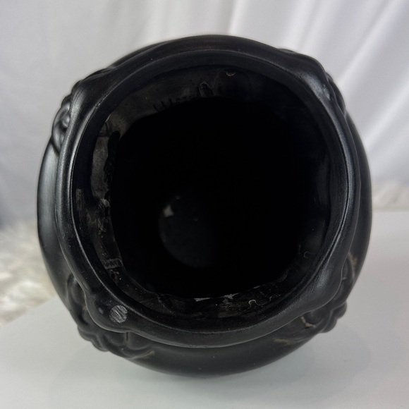 Elegant Black Decorative Vase - Picture 5 of 6